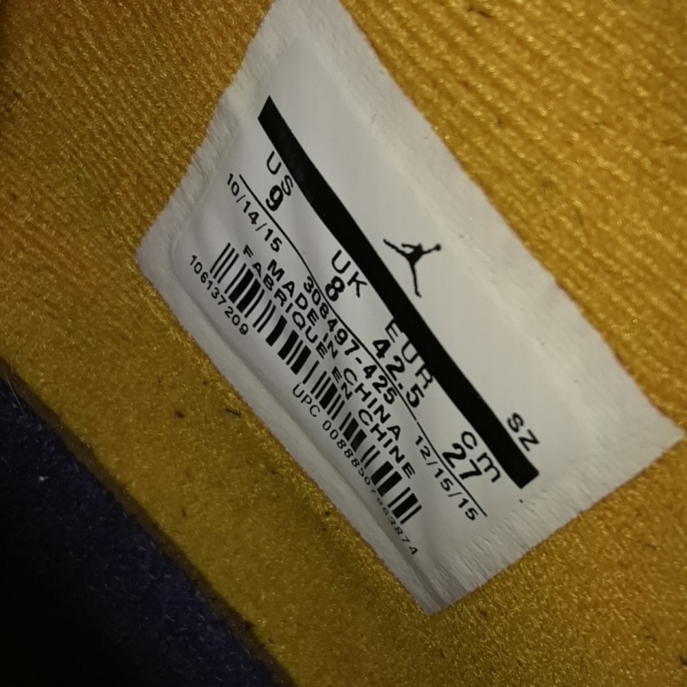 Jordan 4s - Picture 4 of 4